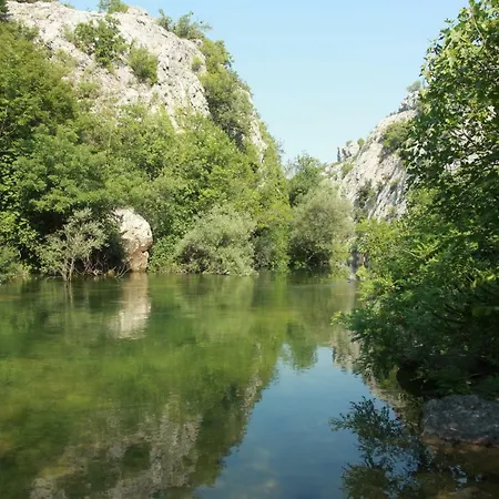Kamena Kuca 2 Šestanovac
