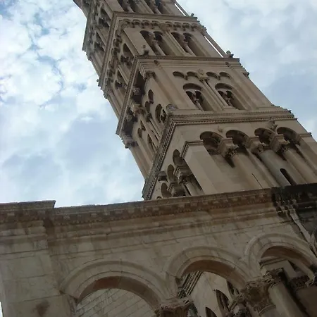 Kamena Kuca 2